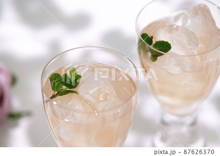 夏　冷たい飲み物　 87626370