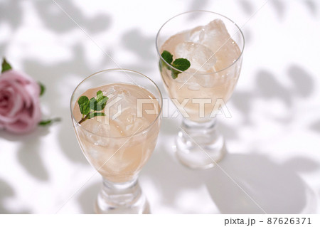 夏　冷たい飲み物　 87626371