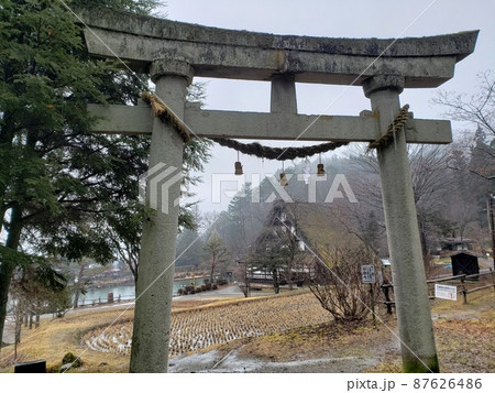 古い鳥居 87626486