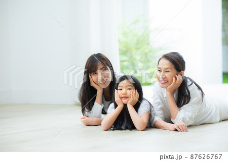 三世代女性 三世代女性 87626767