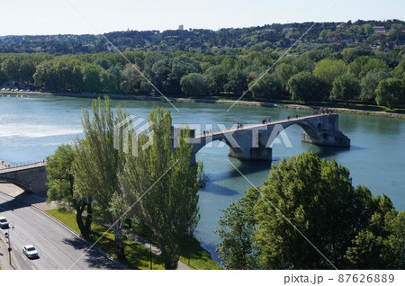 フランス アヴィニョンのサン･ベネゼ橋 87626889