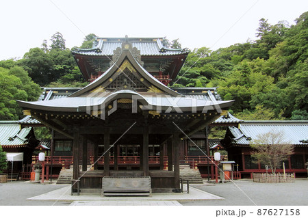 大拝殿の前にある舞殿【静岡浅間神社・駿河国総社】／静岡県静岡市 87627158