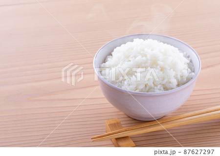 炊きたてのごはん 87627297