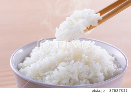 炊きたてのごはん 87627331