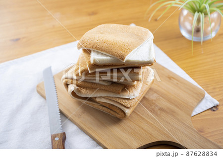食パンの耳 87628834