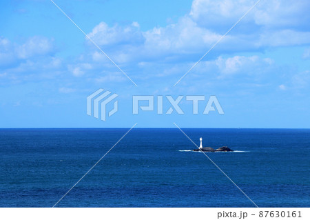 山陰、海士ヶ瀬戸の小さな灯台 87630161