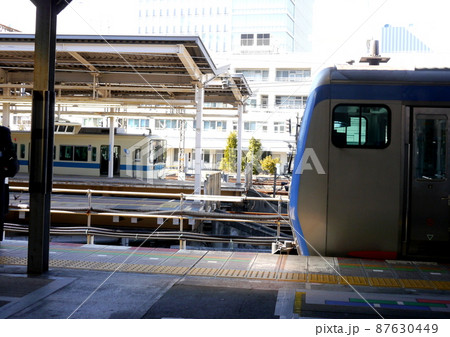 海老名駅は小田急と相鉄とJR相模線の接続駅　昨年小田急ロマンスカーミュージアムが開館した 87630449