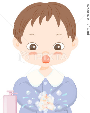 幼児：手を洗う男の子 87630520