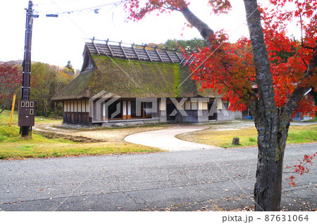 北広島町八幡原の古民家の景色 87631064