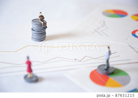 立場や性別による賃金格差のイメージ 87631215