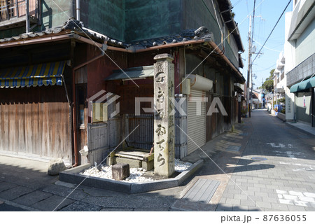 醤油発祥地・湯浅　熊野街道の立石道標　和歌山県湯浅町 87636055