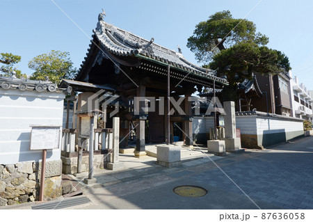 醤油発祥地・湯浅 深専寺 山門 和歌山県湯浅町 醤油発祥地・湯浅 深専寺 山門 和歌山県湯浅町 87636058