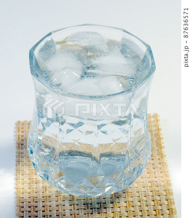 冷水 氷水 水 87636571