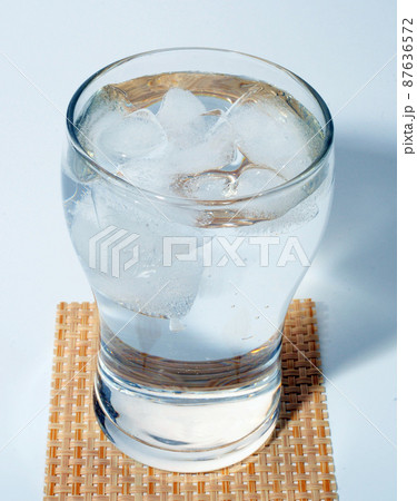 冷水 氷水 水 87636572