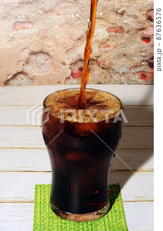 コーラ グラス 飲料 87636576