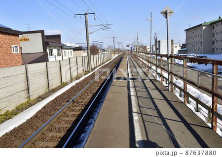 早春の北海道北斗市で道南いさりび鉄道東久根別駅の風景を撮影 87637880