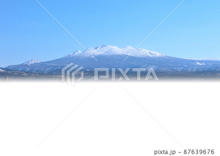 青森市内から見た八甲田山 87639676