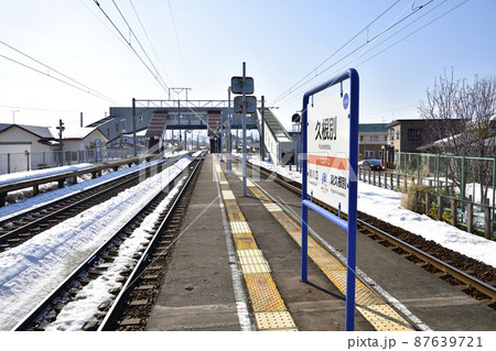 早春の北海道北斗市で道南いさりび鉄道久根別駅の風景を撮影 87639721