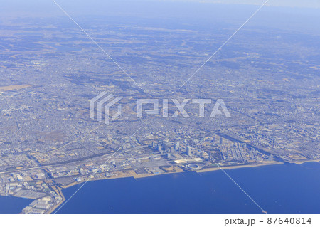 飛行機の窓から見た東京(羽田空港) 飛行機の窓から見た東京(羽田空港) 87640814