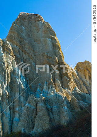 ニュージーランド　ワイタキ地方のオマラマ近郊にある断崖絶壁のクレイ・クリフ 87640918