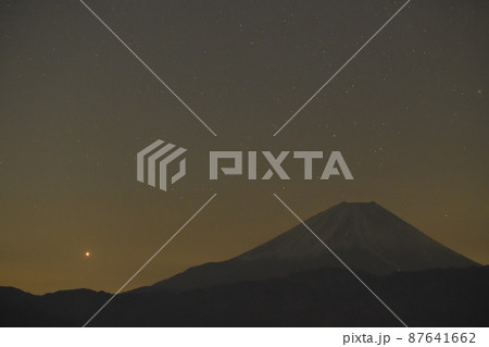 富士川町高下、富士の裾野から昇った明けの明星 87641662