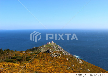 スペイン西端の灯台 カミーノ(サンティアゴ巡礼)終端の地 フィステーラ岬(フィニステレ) スペイン西端の灯台 カミーノ(サンティアゴ巡礼)終端の地 フィステーラ岬(フィニステレ) 87642132