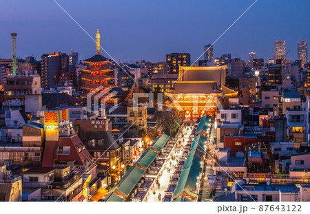 日本の東京都市景観 浅草寺などを望む（夜景）＝3月11日 87643122