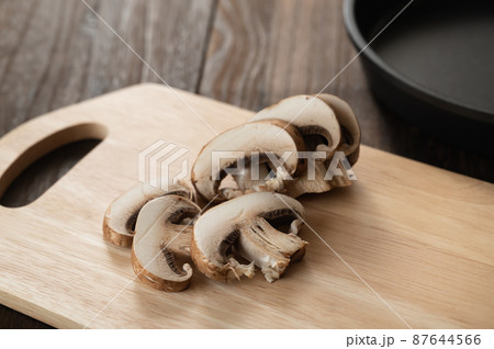 カットしたマッシュルーム 87644566