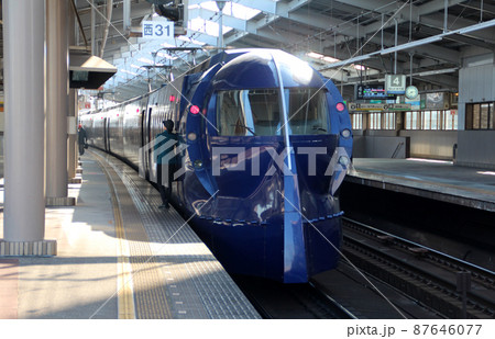 南海電車特急ラピート女性の車掌さんの写真素材
