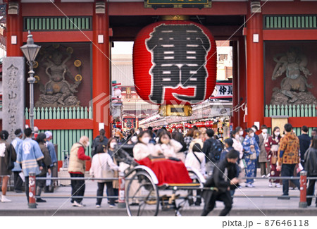 日本の東京都市景観 BA.2多重感染爆発…自宅放置死2月過去最多…賑わう浅草寺=3月11日 日本の東京都市景観 BA.2多重感染爆発…自宅放置死2月過去最多…賑わう浅草寺=3月11日 87646118