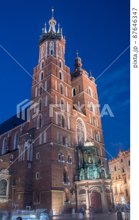 Basilica of Saint Mary at night in Krakow, Poland. 87646347