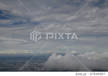 航空機の窓から撮影した雲海 航空機の窓から撮影した雲海 87646967