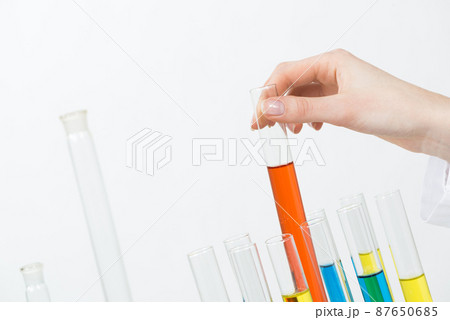 Analysis and synthesis in laboratory. 87650685