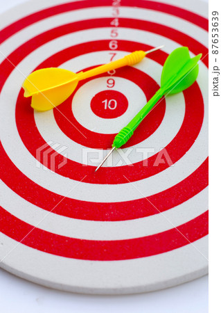 Arrows stuck in the dartboard 87653639