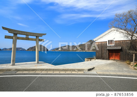 【広島県】とびしま海道と御手洗町並み保存地区(恵美須神社の鳥居) 【広島県】とびしま海道と御手洗町並み保存地区(恵美須神社の鳥居) 87653856
