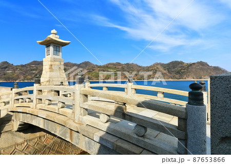 【広島県】晴天下の千砂子波止(御手洗町並み保存地区 とびしま海道) 【広島県】晴天下の千砂子波止(御手洗町並み保存地区 とびしま海道) 87653866