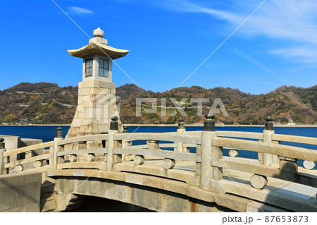 【広島県】晴天下の千砂子波止（御手洗町並み保存地区　とびしま海道） 87653873