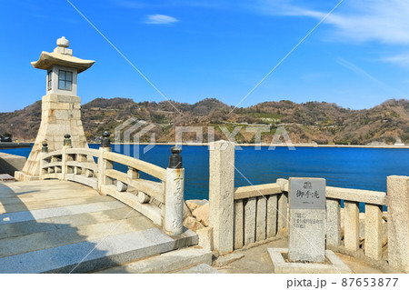 【広島県】晴天下の千砂子波止（御手洗町並み保存地区　とびしま海道） 87653877