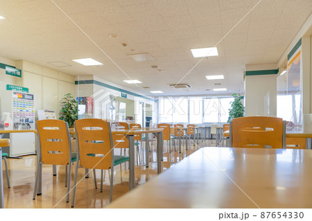 感染対策された食堂(社員食堂・学生食堂・フードコート) 87654330