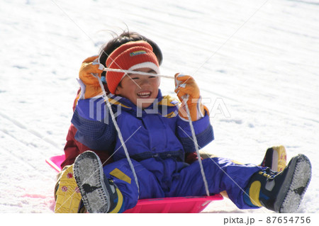 ソリ遊び ちびっこゲレンデ スキー場 雪国 川場スキー場 子供 スノーボード 冬 ソリ遊び ちびっこゲレンデ スキー場 雪国 川場スキー場 子供 スノーボード 冬 87654756