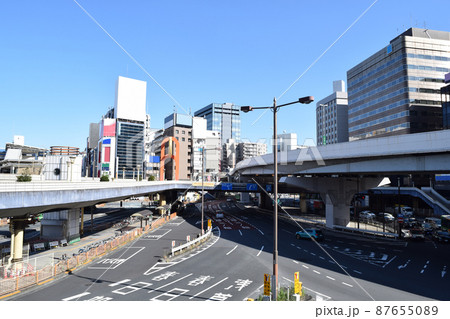 上野駅正面玄関口(駅東側)の街並み 87655089