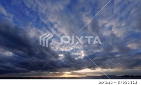 冬の夕空・ダイナミックに夕照する雲・超広角・220107pm 冬の夕空・ダイナミックに夕照する雲・超広角・220107pm 87655113