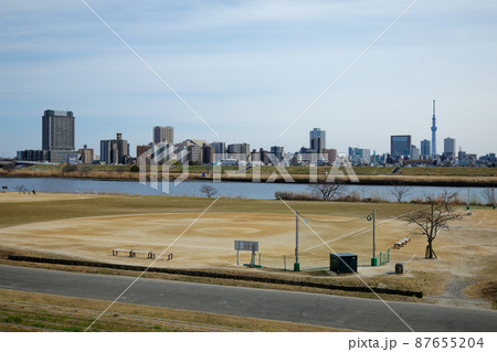 東京スカイツリーと北千住の都市風景の写真素材