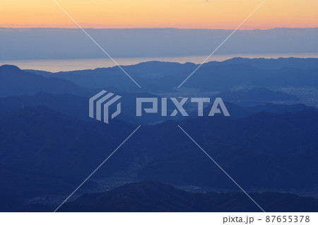 部子山からの若狭湾 池田町 越前市方向の夕景 福井県今立郡池田町 部子山からの若狭湾 池田町 越前市方向の夕景 福井県今立郡池田町 87655378