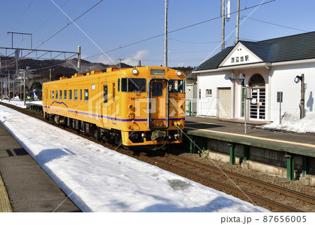 早春の北海道北斗市で道南いさりび鉄道茂辺地駅を発着する各駅停車の風景を撮影 早春の北海道北斗市で道南いさりび鉄道茂辺地駅を発着する各駅停車の風景を撮影 87656005