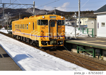早春の北海道北斗市で道南いさりび鉄道茂辺地駅を発着する各駅停車の風景を撮影 早春の北海道北斗市で道南いさりび鉄道茂辺地駅を発着する各駅停車の風景を撮影 87656007
