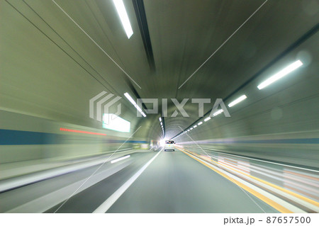 高速道路トンネル走行 87657500