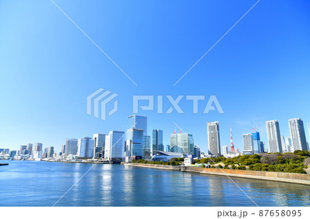 築地大橋／隅田川より浜離宮恩賜庭園、竹芝方面を望む(東京都港区)【2022.2】 87658095