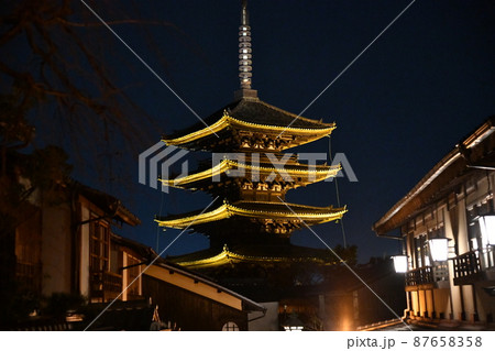 最後の東山花灯路、八坂の塔 87658358