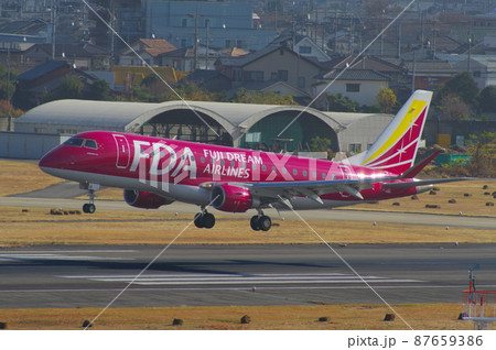 名古屋空港に着陸する　FDAのエンブラエル ERJ-175 87659386